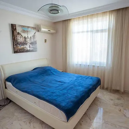 아파트 Sea View Penthouse 4+1 *